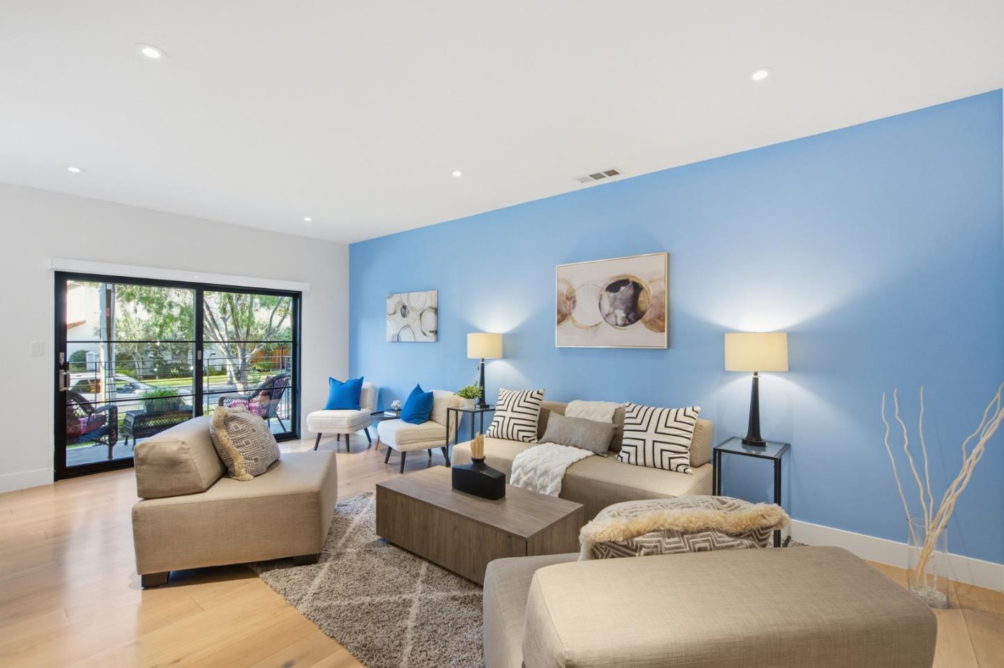 1326 Hoover ST 5 - Interior