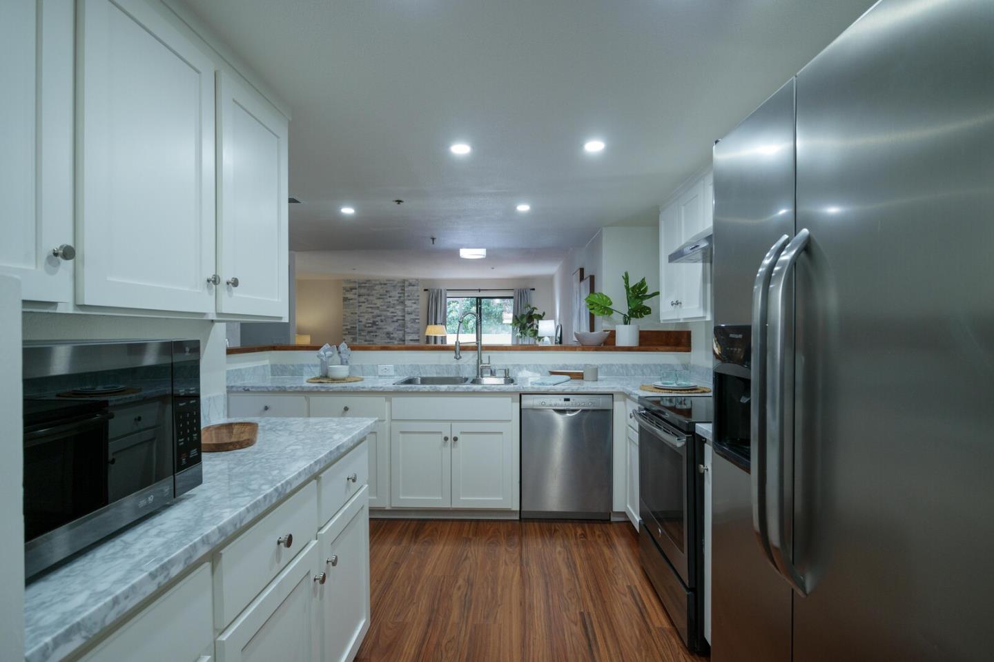 20666 Celeste CIR - Living area