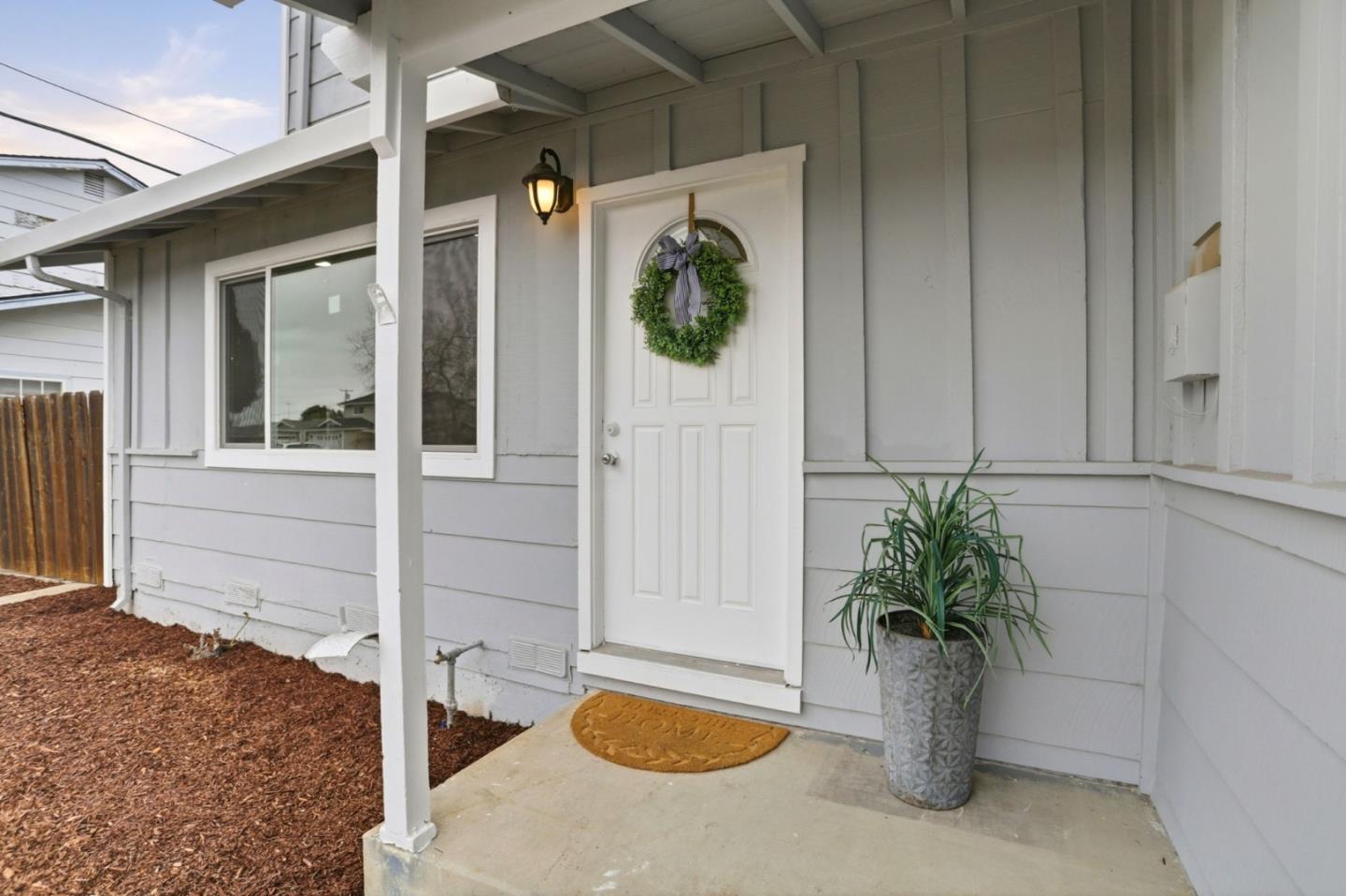 2074 Ashwood LN - Living area