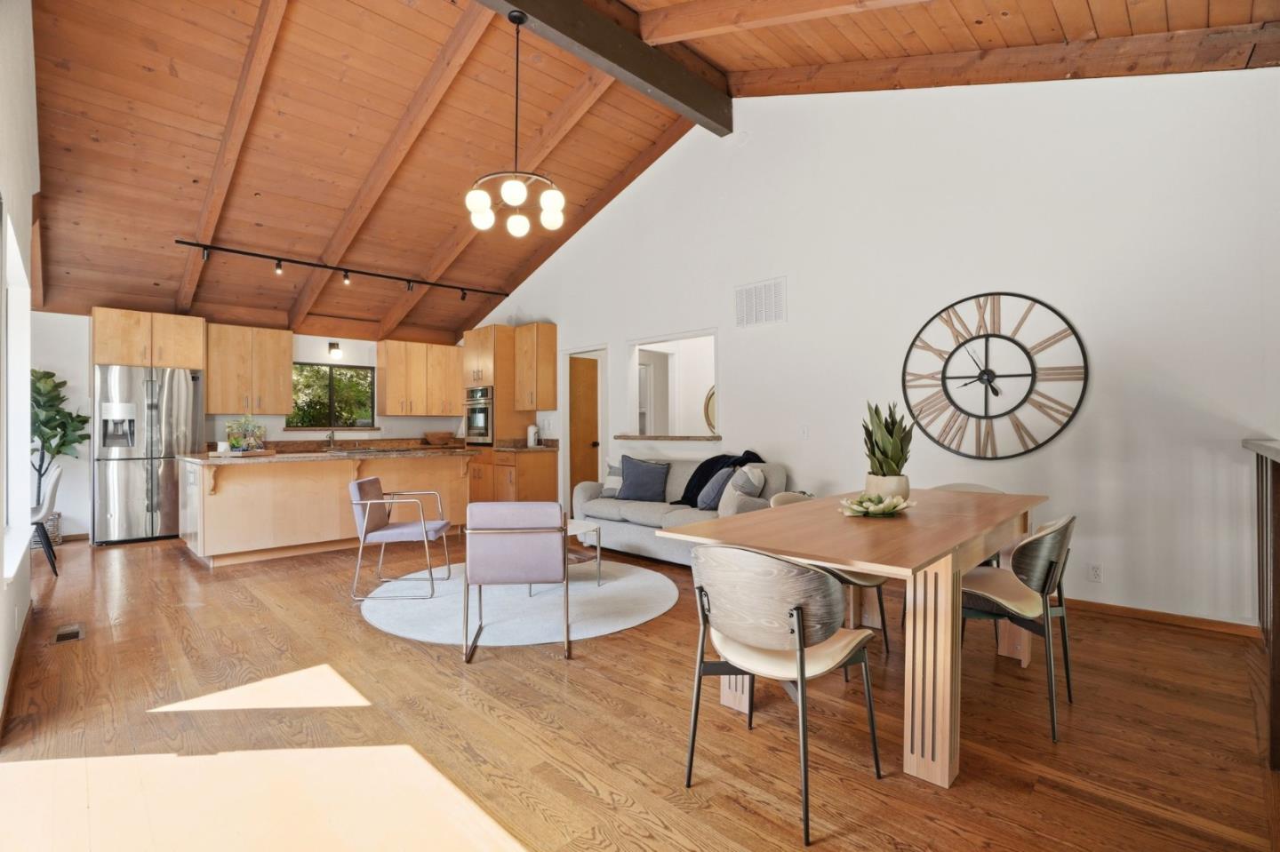 101 Ravinia WAY
