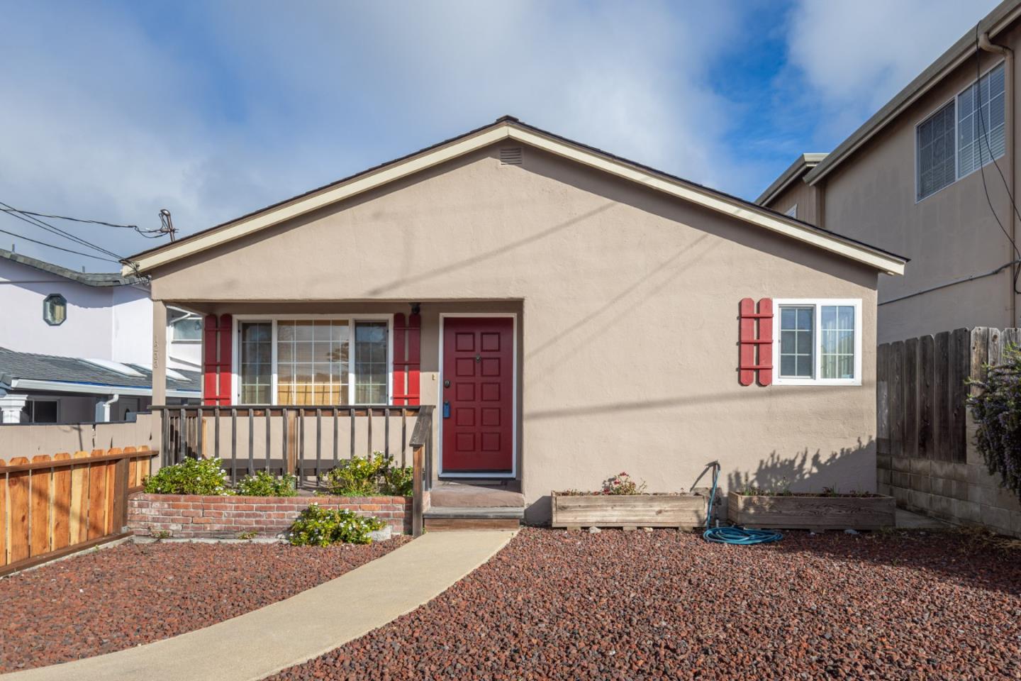 1233 Hilby AVE