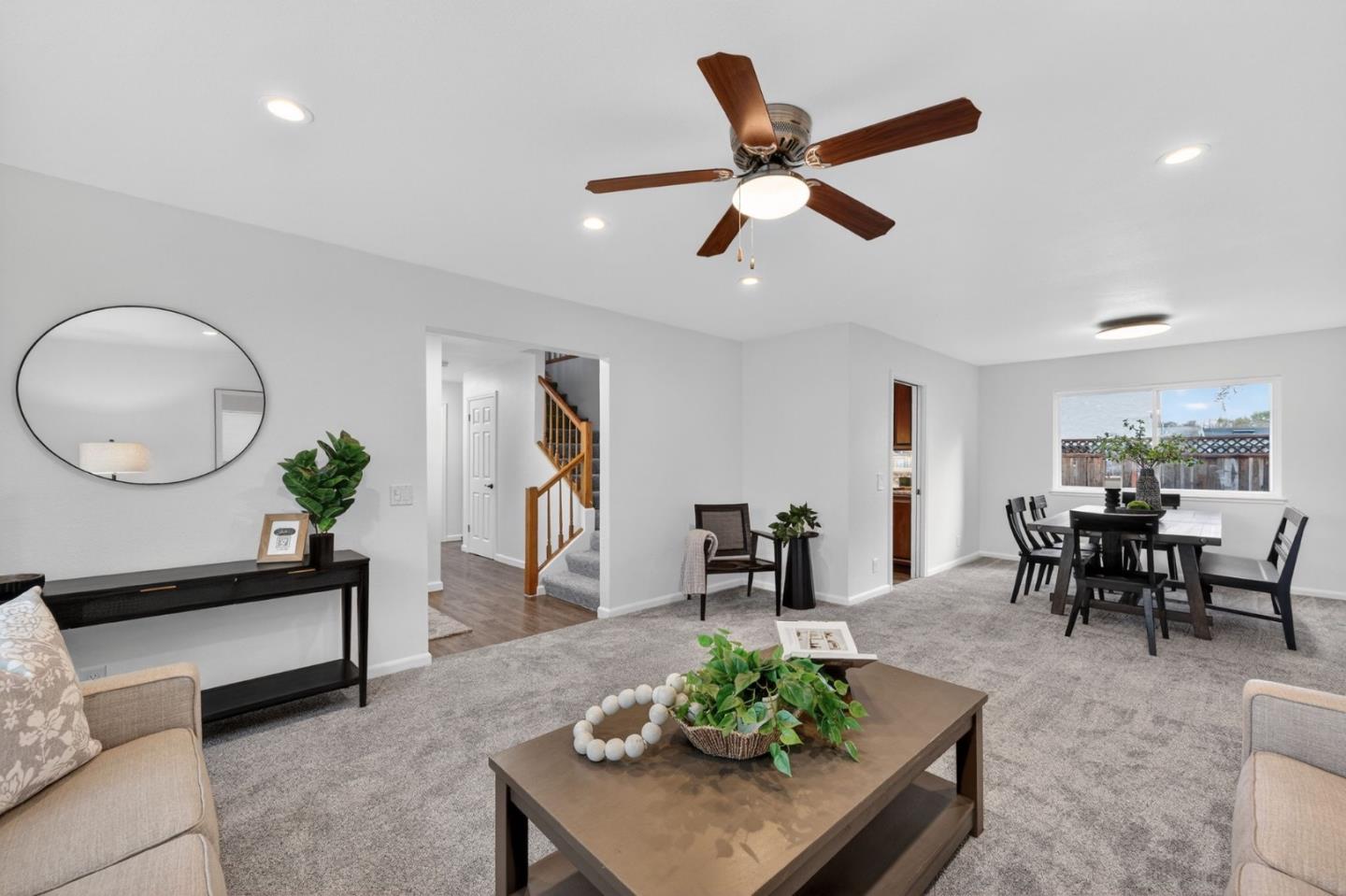 7100 Potomac PL - Living area
