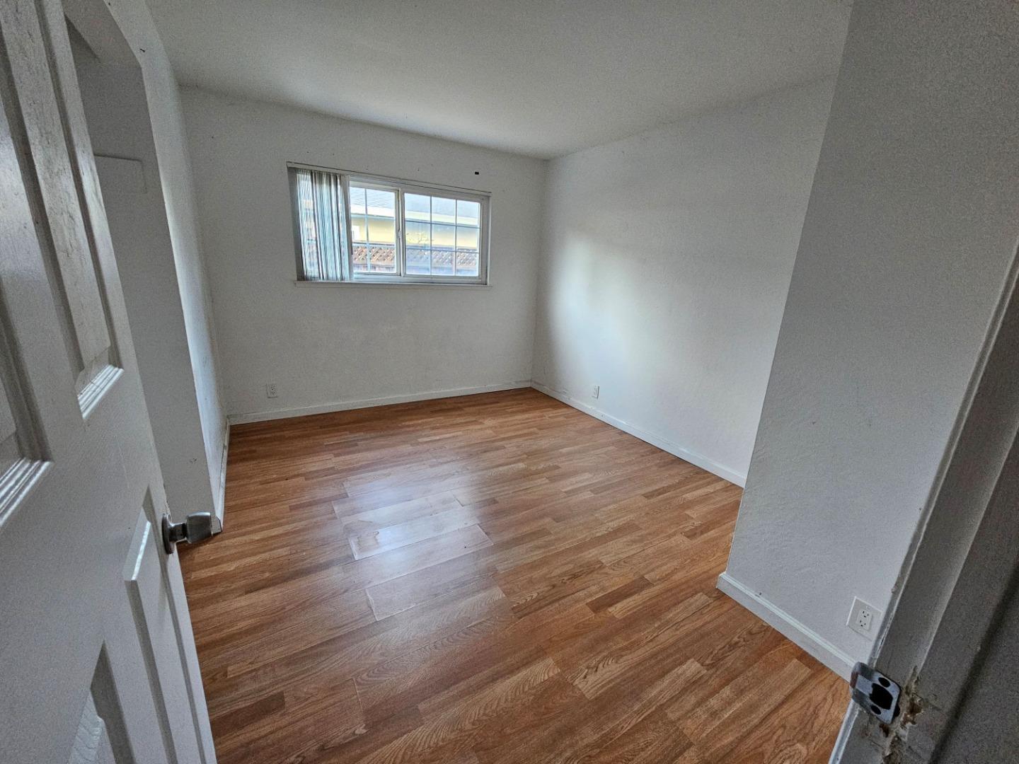 397 S Park Victoria DR - Living area