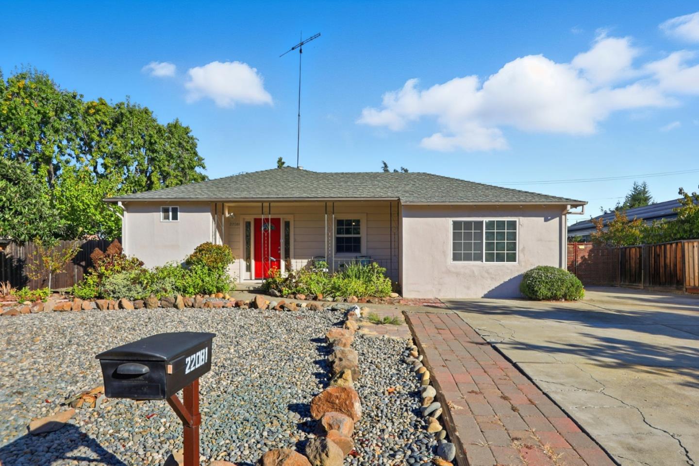 22081 Caroline DR