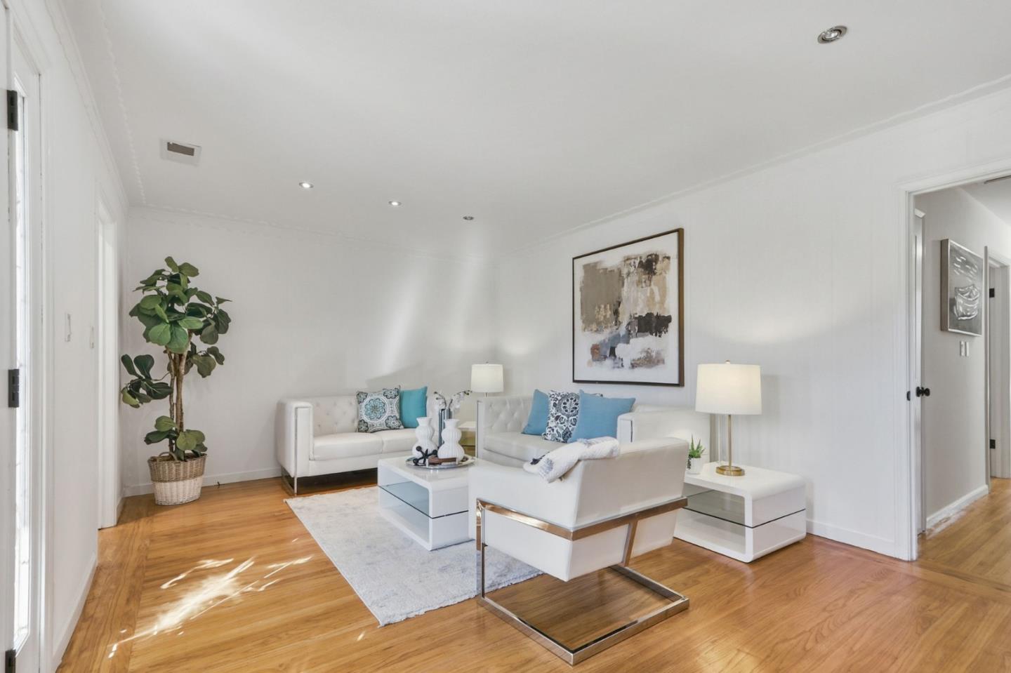 22081 Caroline DR - Living area