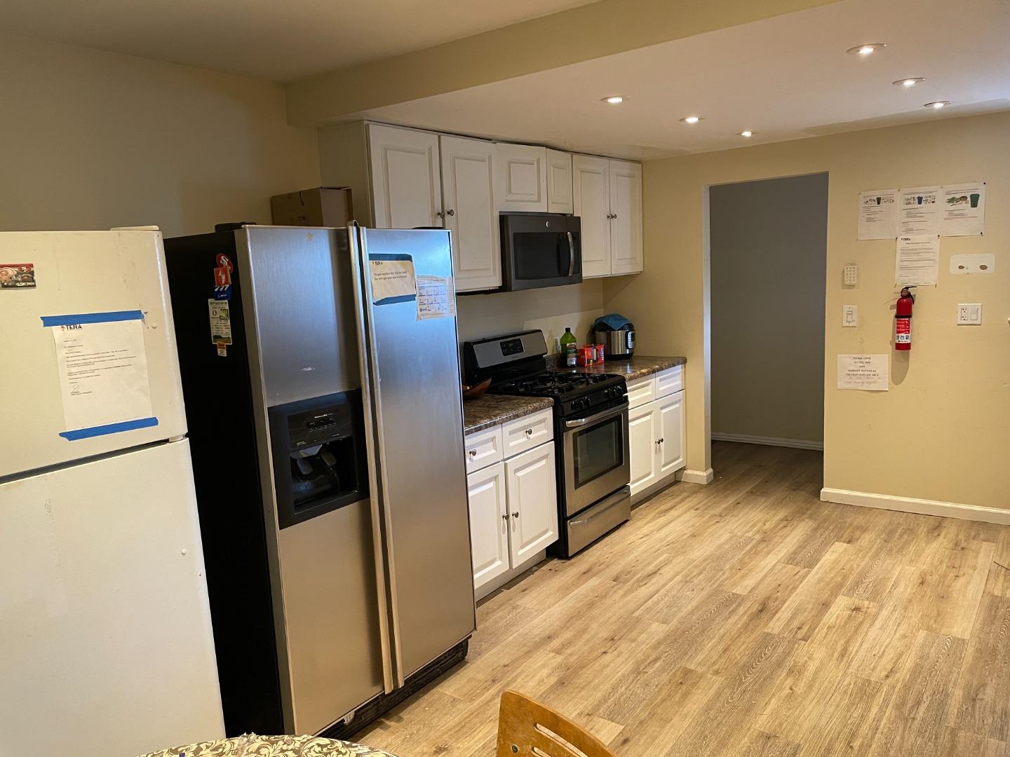 1260 Glacier DR - Kitchen