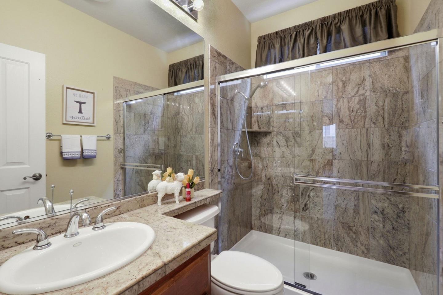 808 Cameron CIR - Bathroom