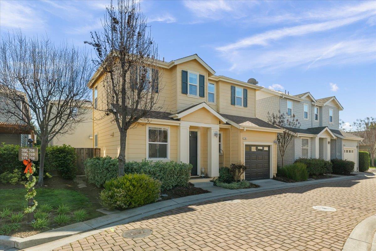 704 Tennyson DR