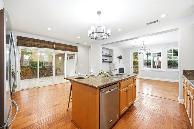 735 Painter CT - Living area