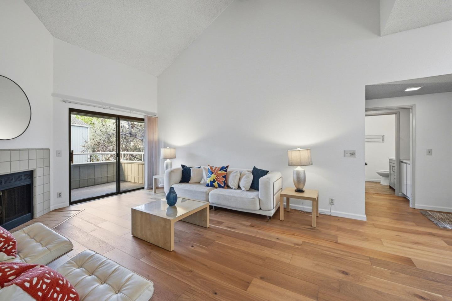 1776 Braddock CT - Living area