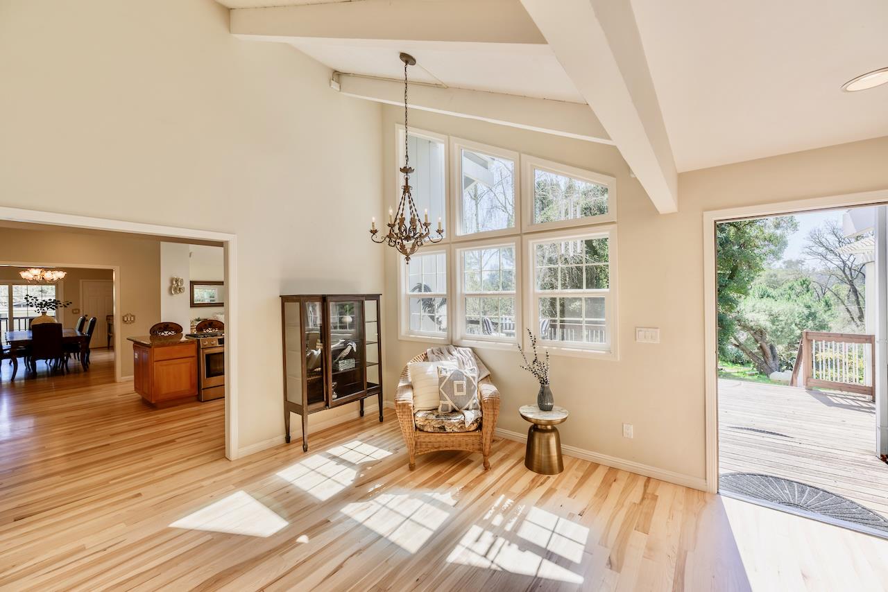 225 Nelson RD - Kitchen