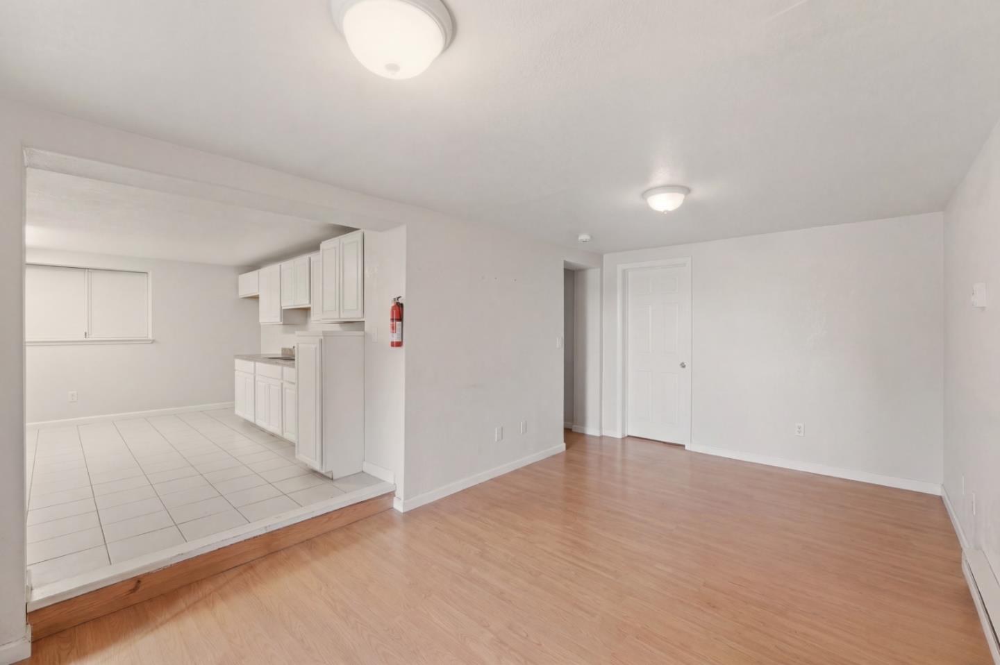 325 E Saint John ST - Bathroom