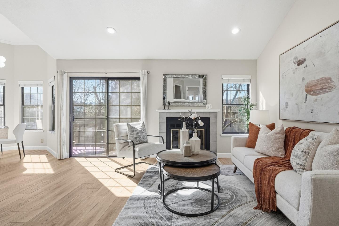 649 La Maison DR