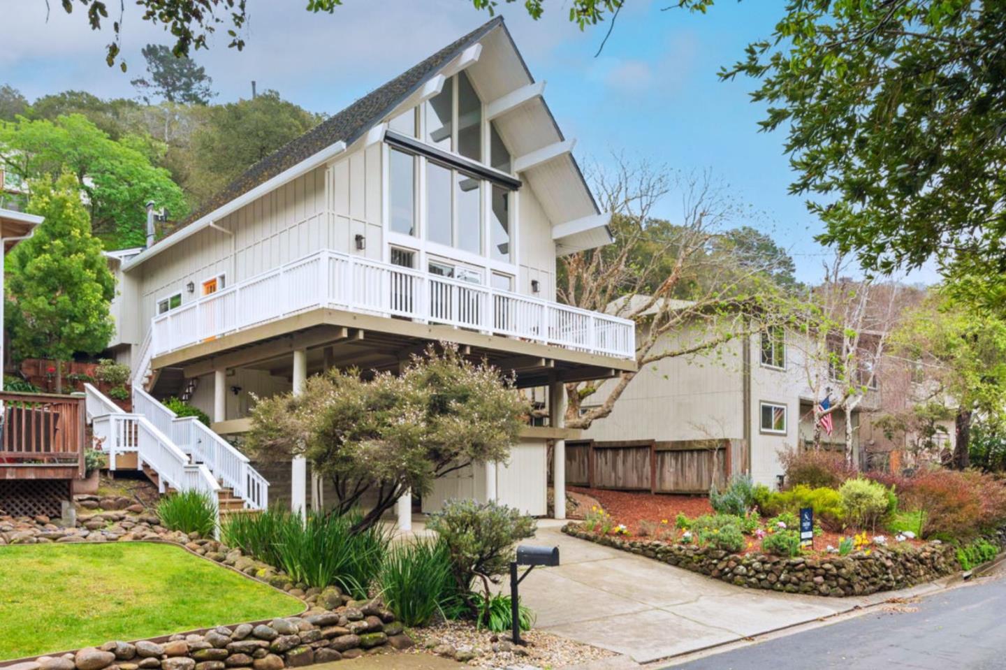 3224 E Laurel Creek RD
