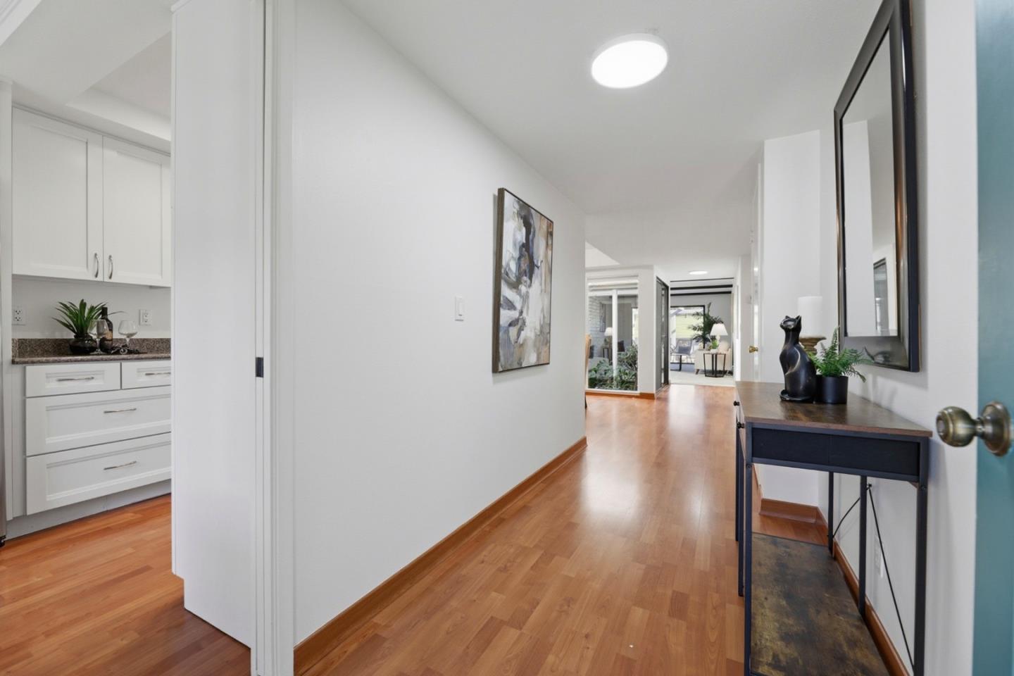 5081 Cribari Blfs - Living area