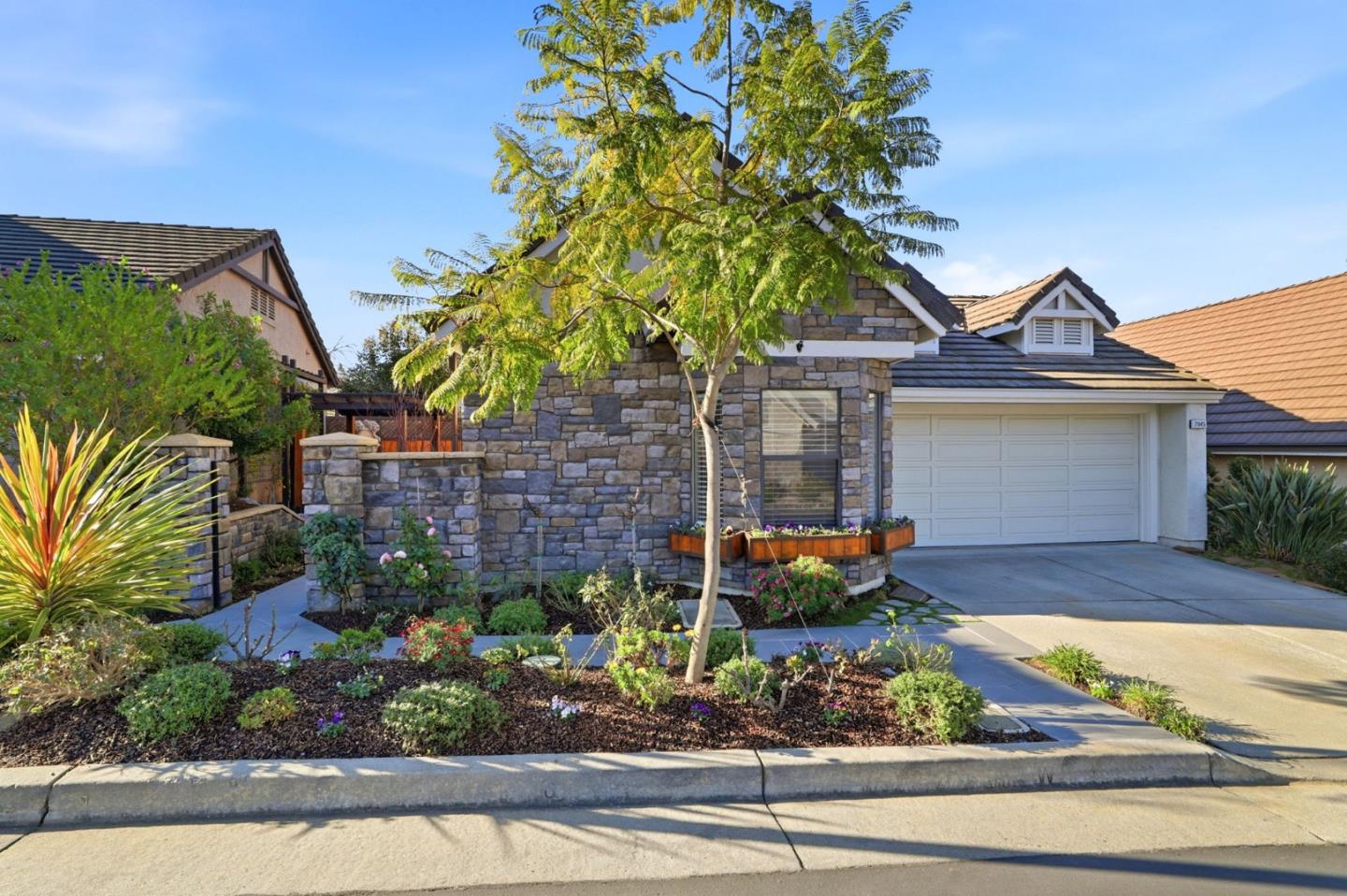 7945 Caledonia DR