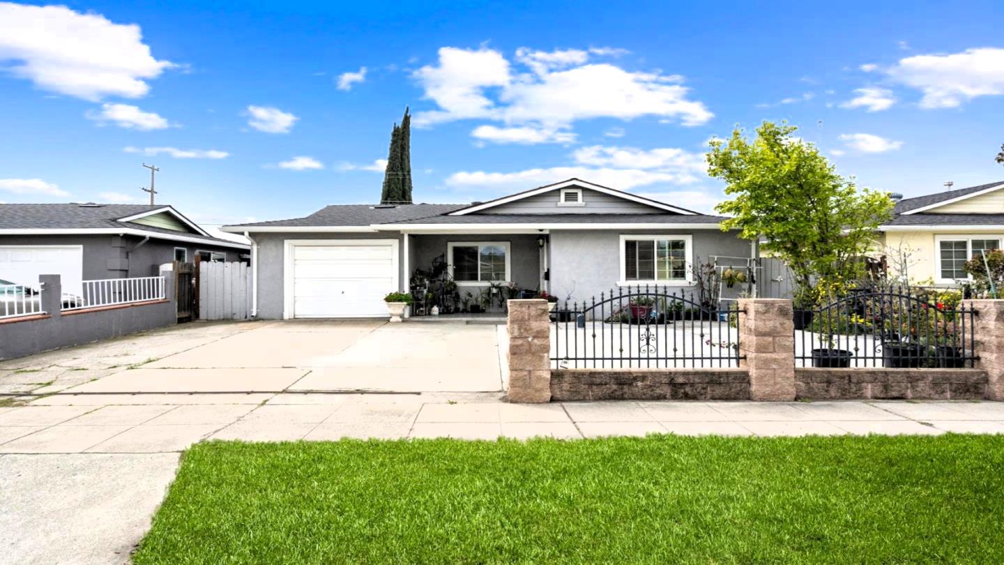 2651 Ophelia AVE
