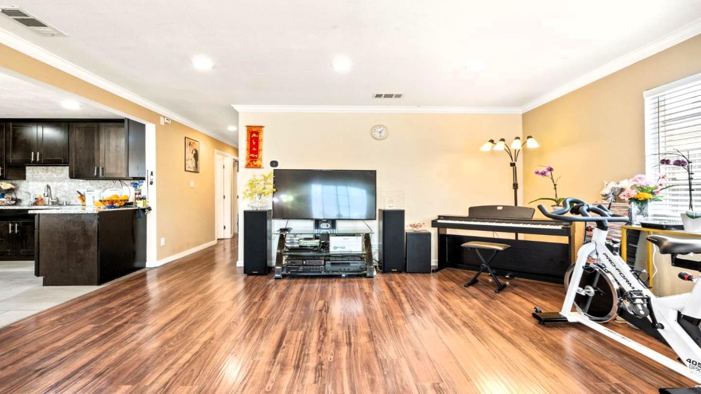 2651 Ophelia AVE - Living area
