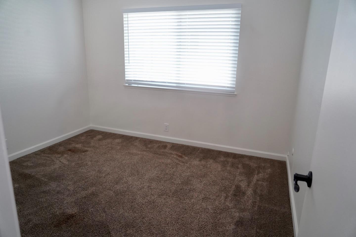 879 Wyman WAY 2 - Bathroom