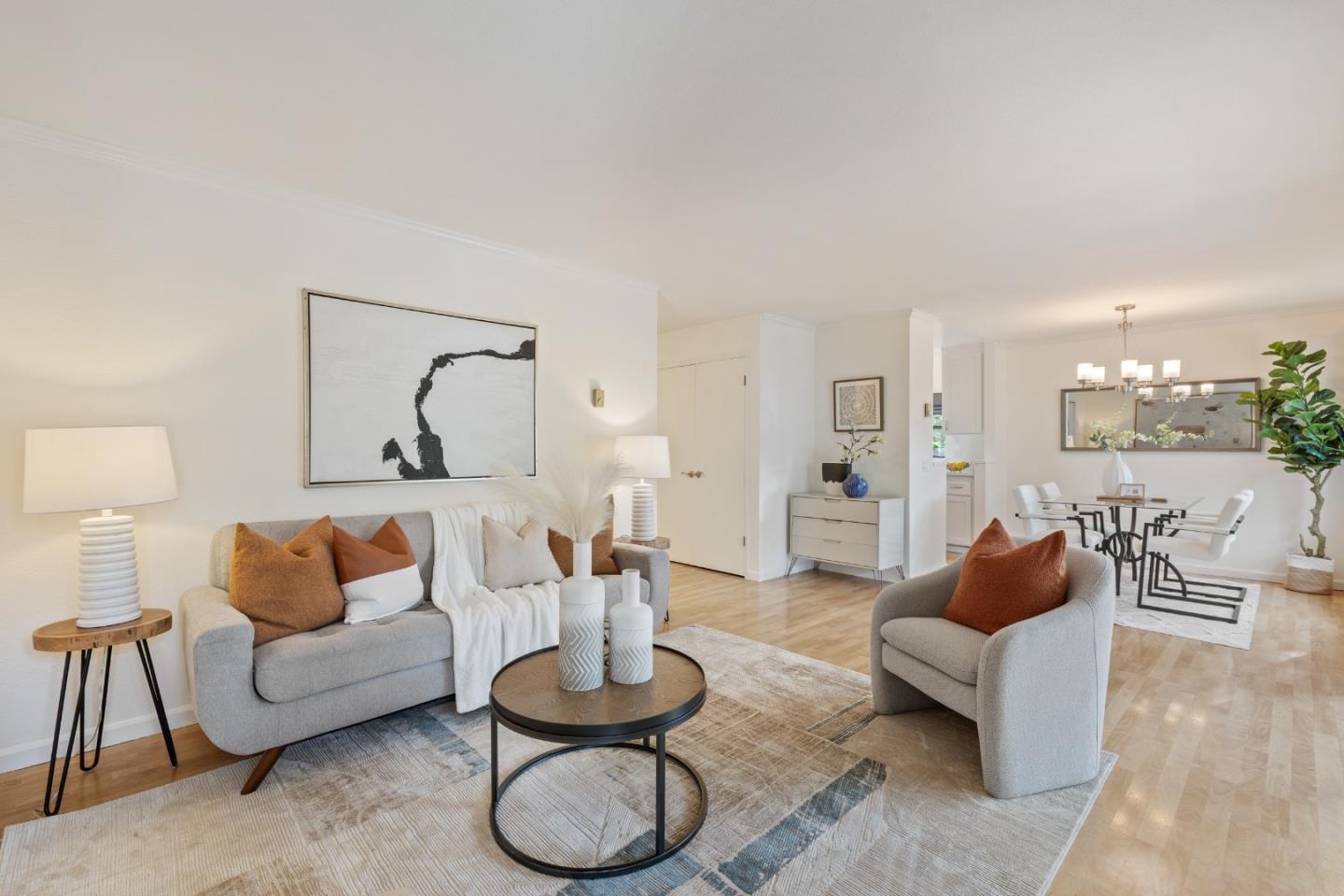 905 W Middlefield RD 917 - Interior