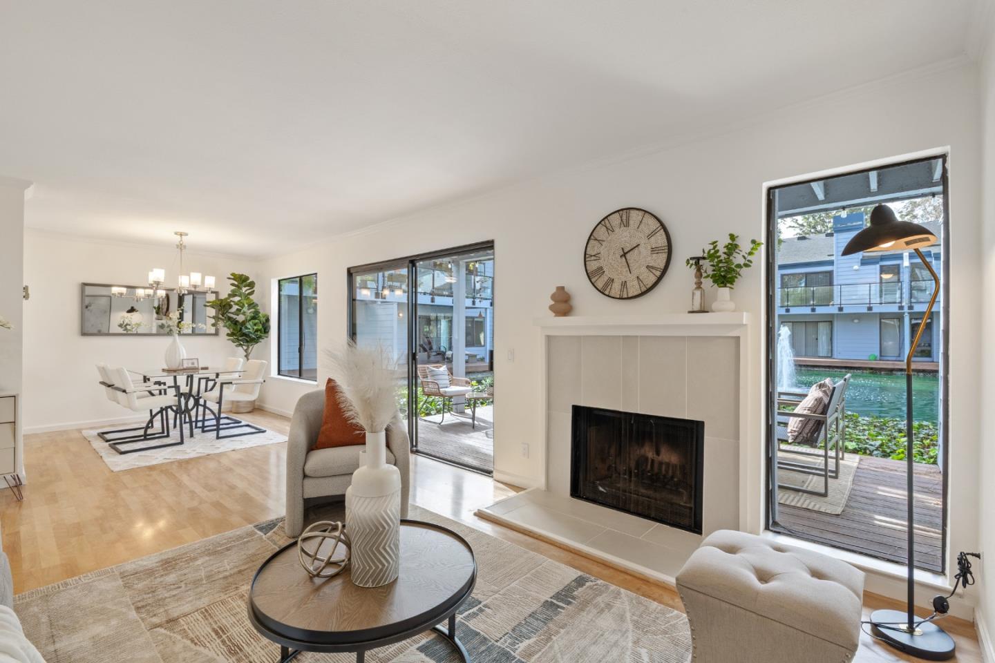 905 W Middlefield RD 917 - Living area