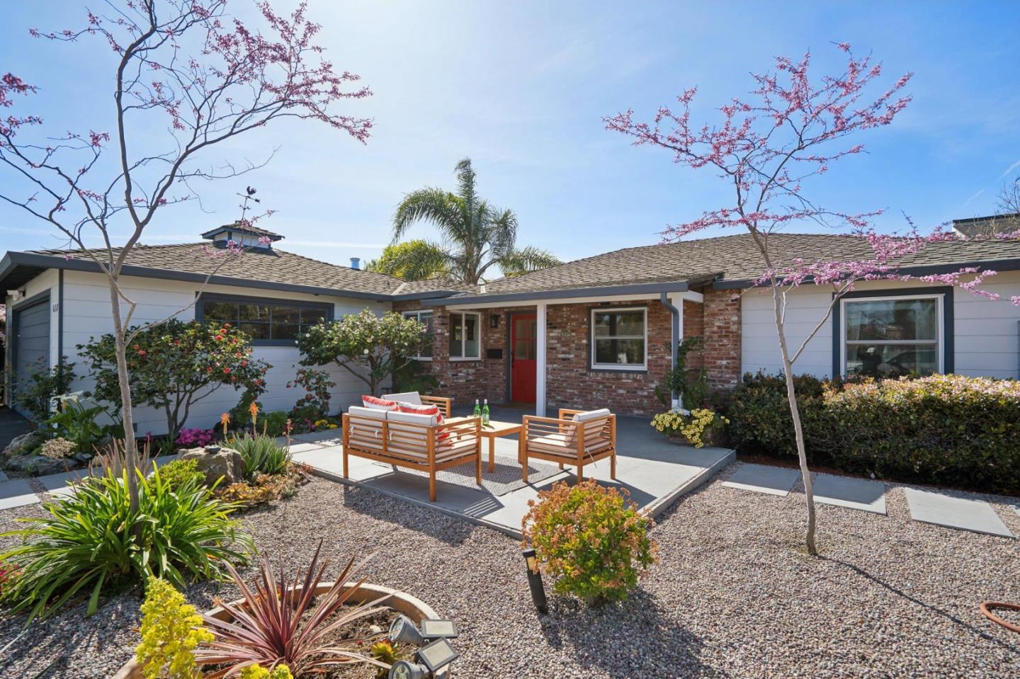637 S Baywood AVE
