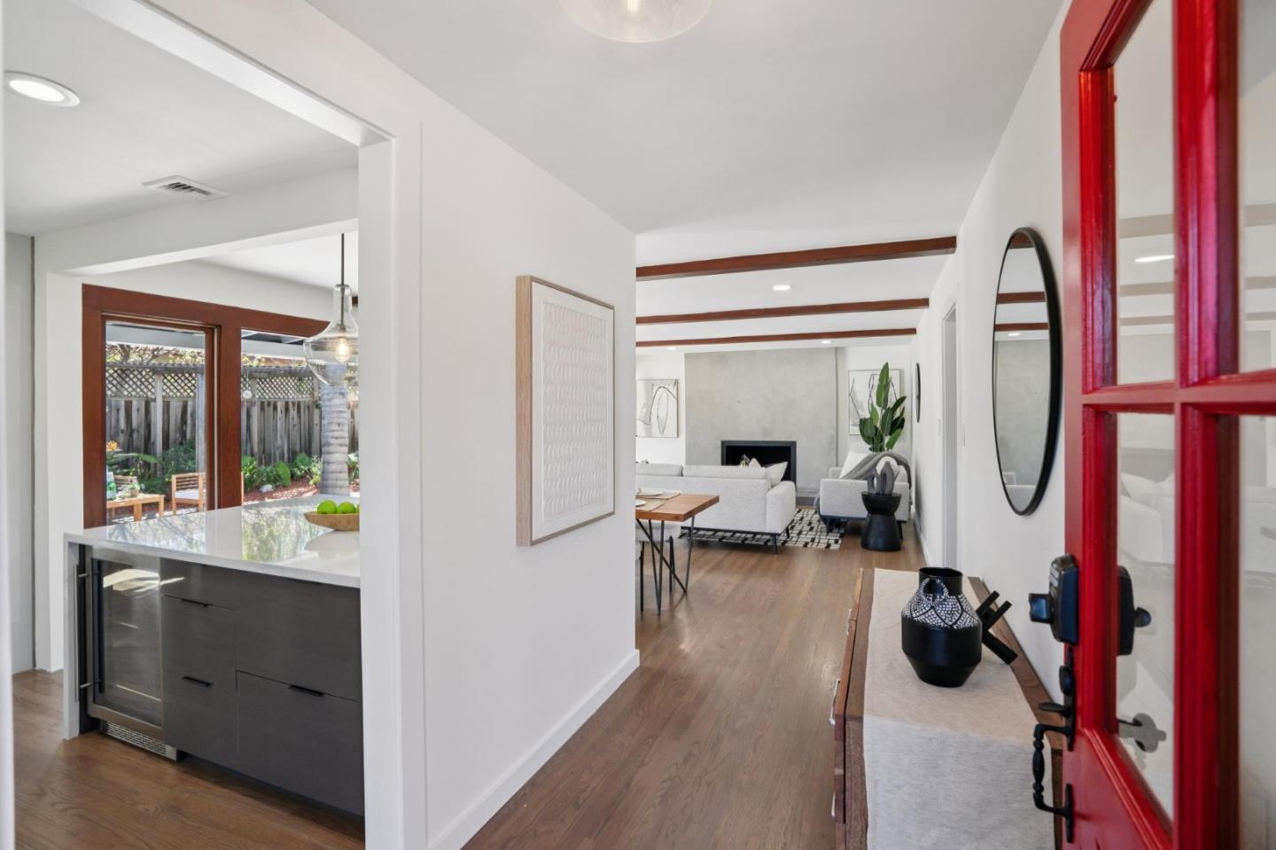 637 S Baywood AVE - Kitchen