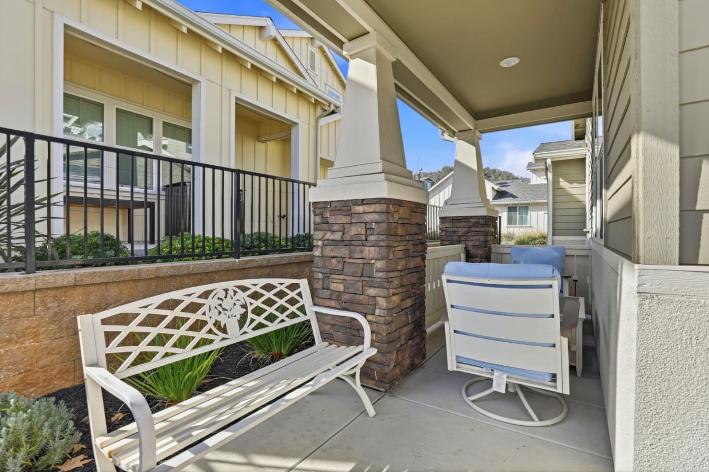 6385 Paysar LN - Kitchen
