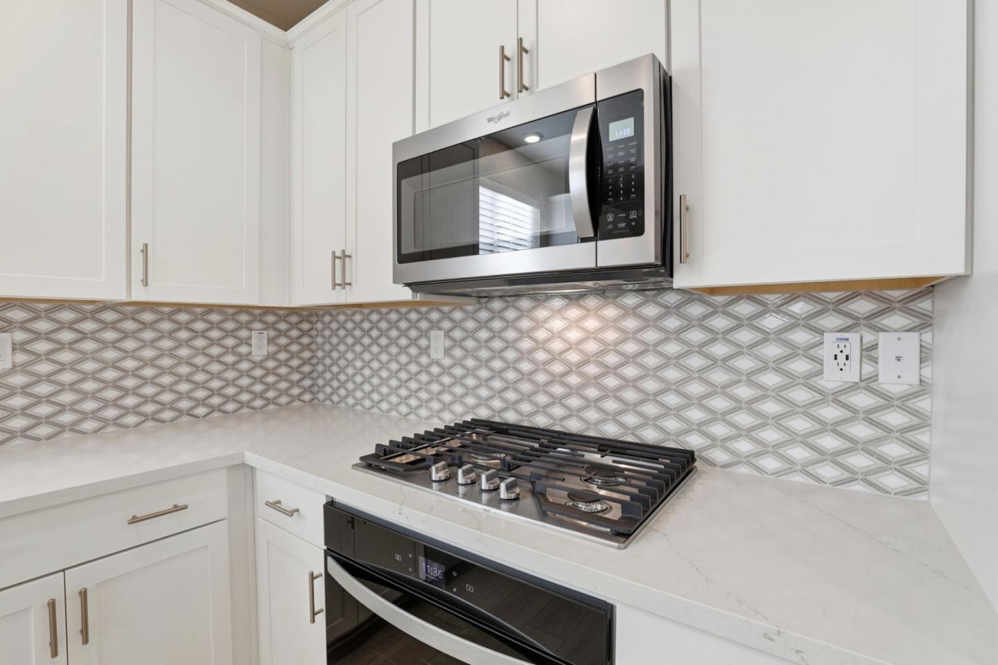 6385 Paysar LN - Bathroom
