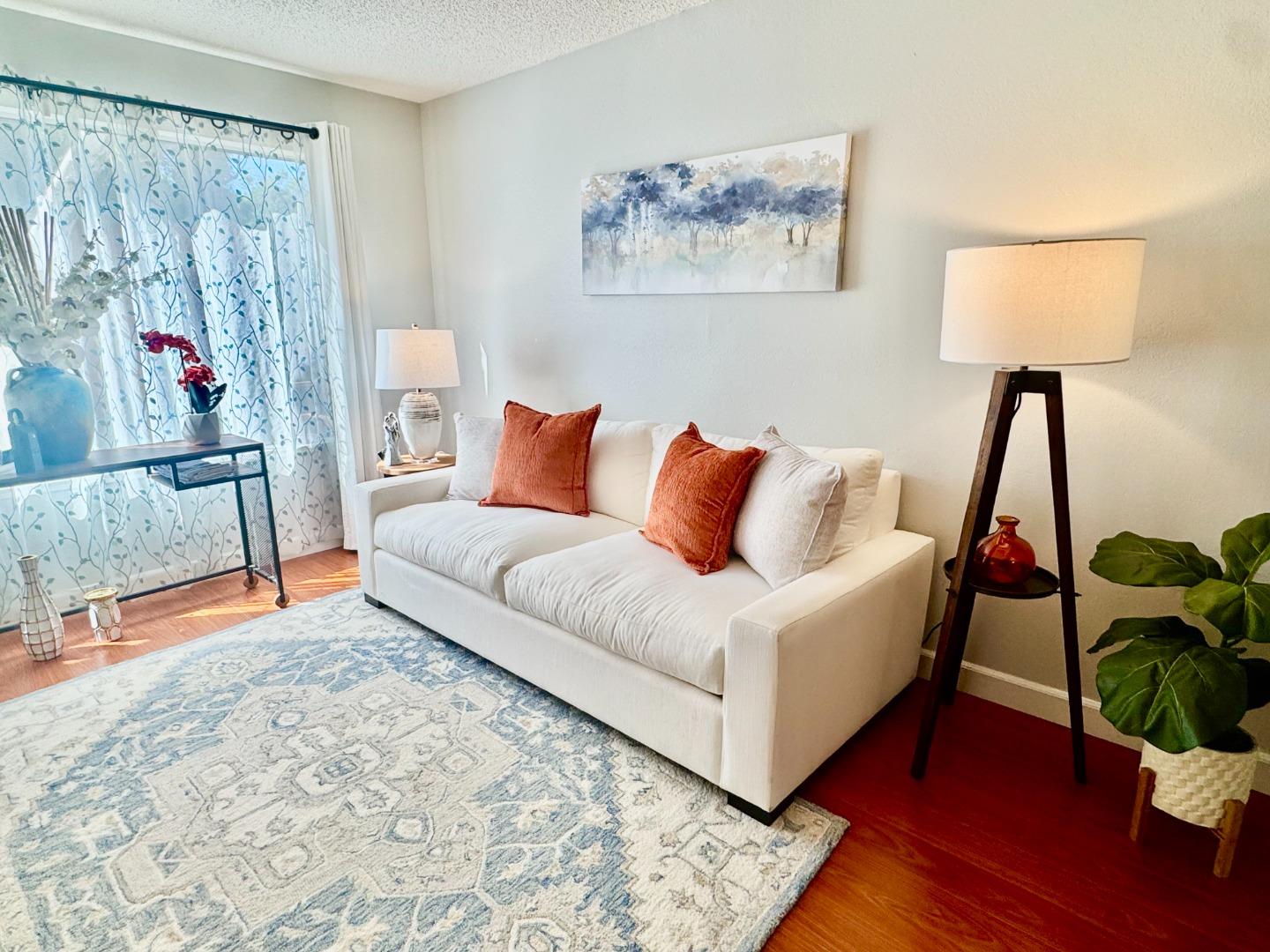 2465 Sequester CT - Living area