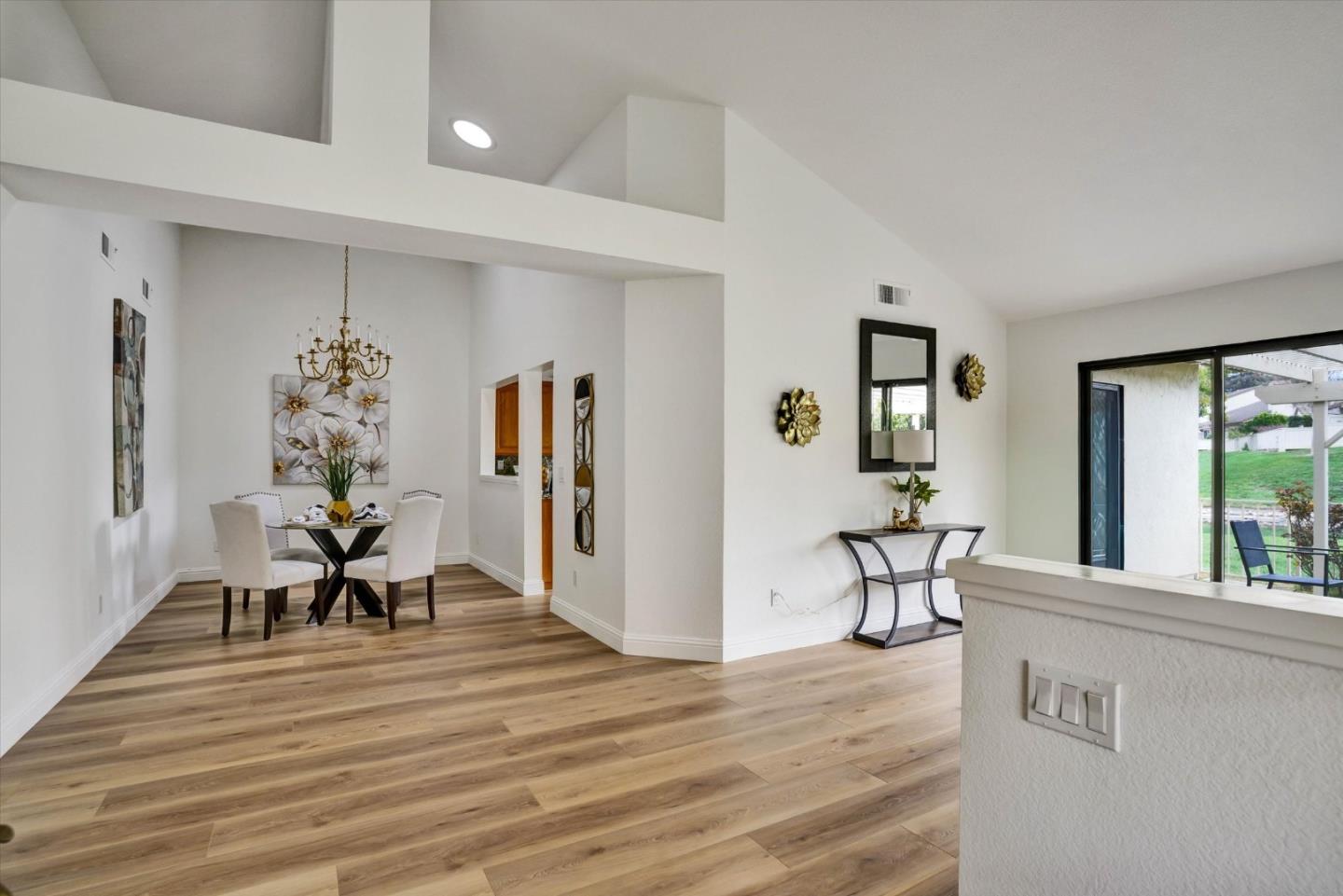 3123 Lake Trasimeno DR - Kitchen