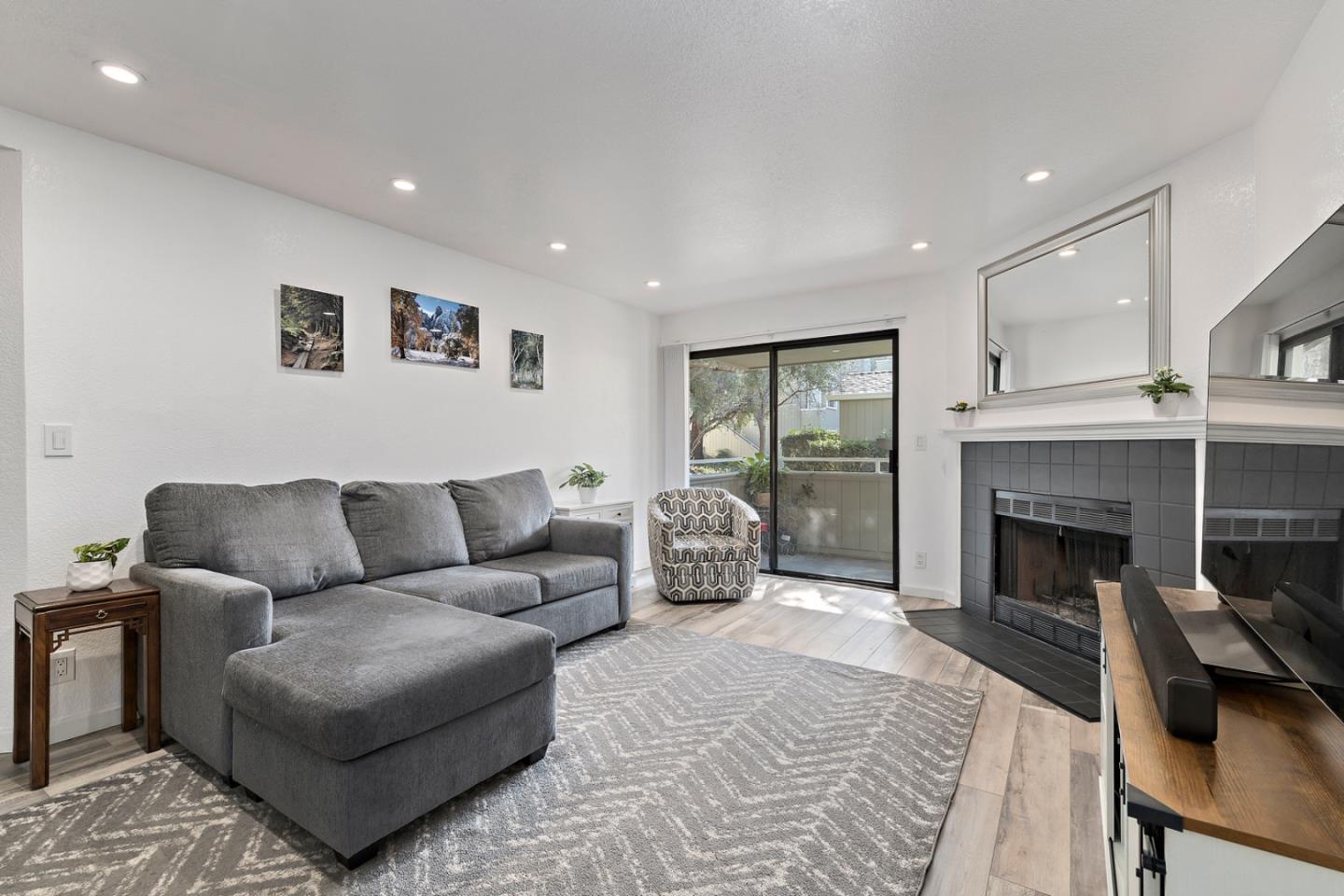 1751 Braddock CT - Interior