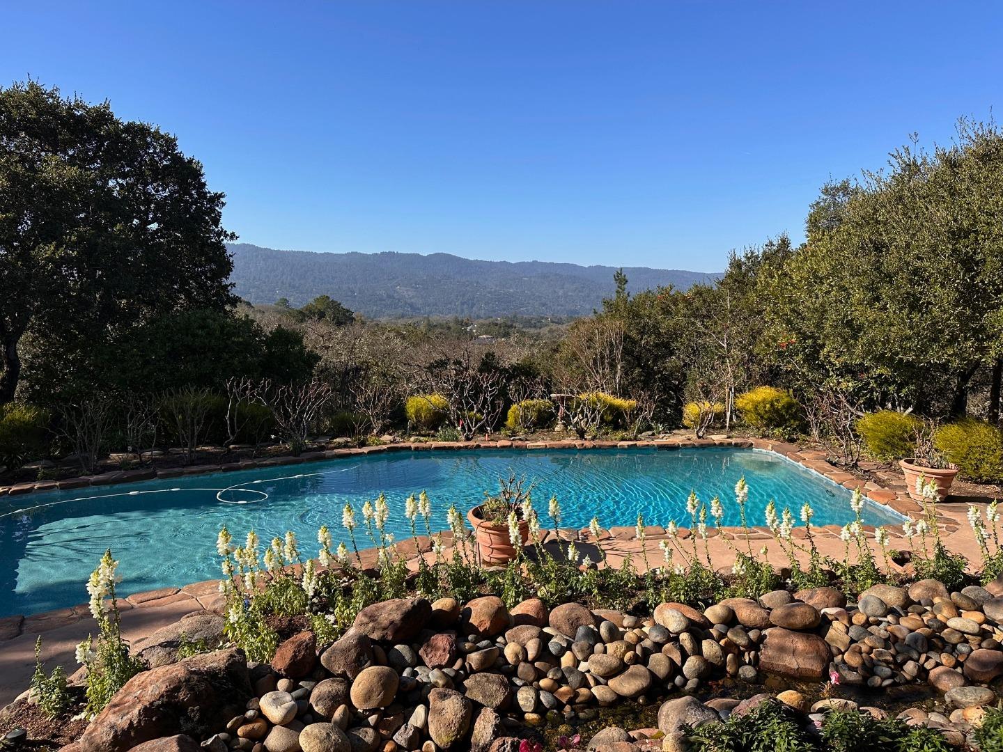 578 CRESTA VISTA LN