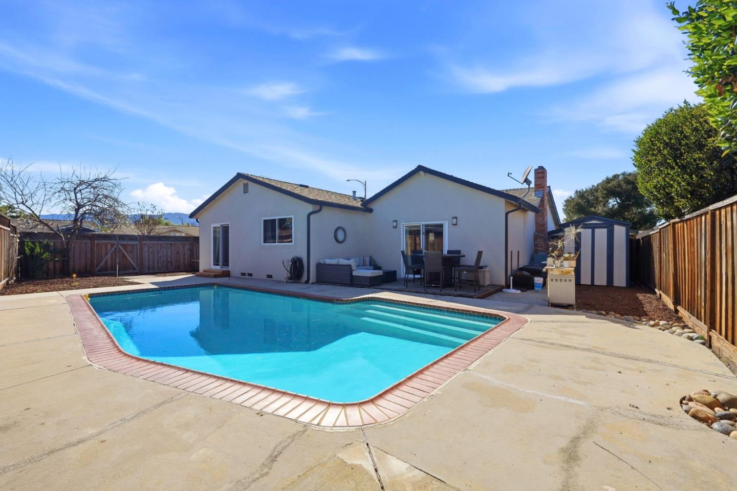 5228 Fell AVE - Living area