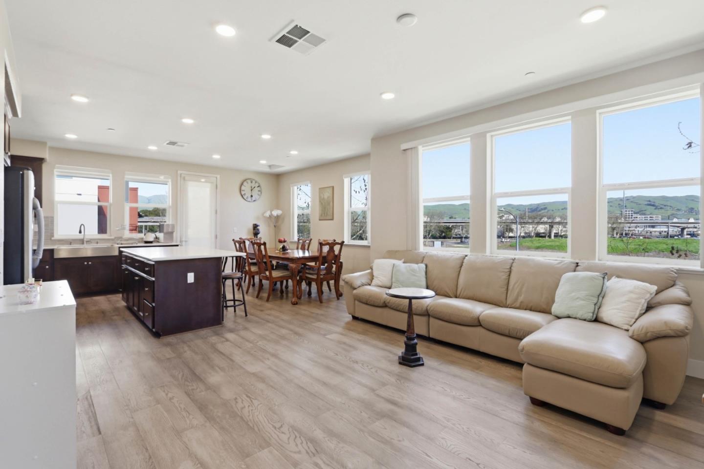 1607 Centre Pointe DR