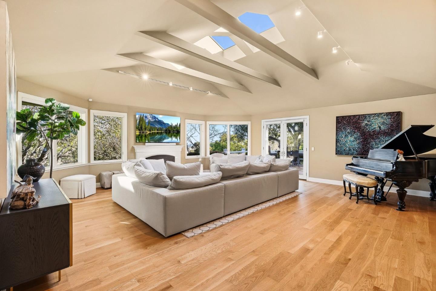 16 Hollins Drive - Bedroom