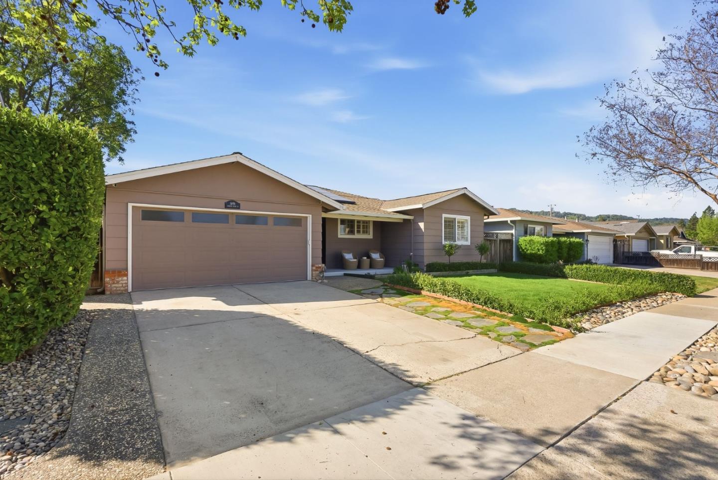 1696 Morning Glory LN - Interior