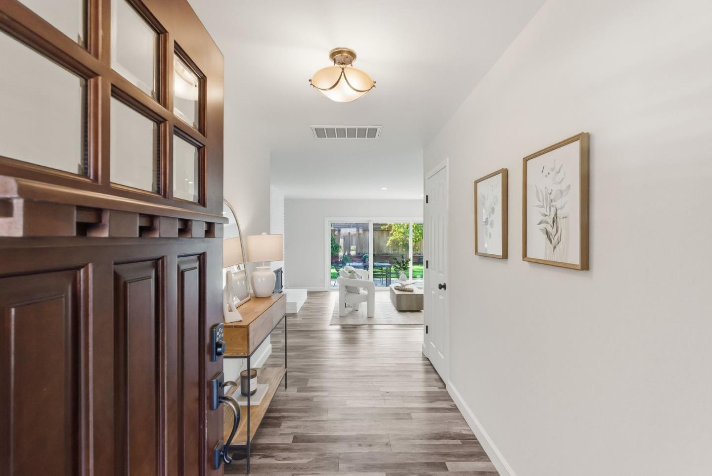 1696 Morning Glory LN - Living area