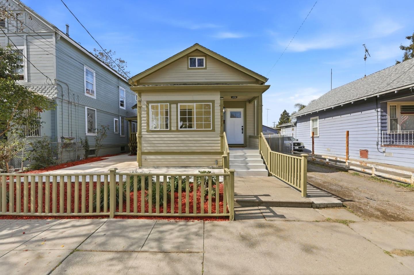 271 N 9th ST