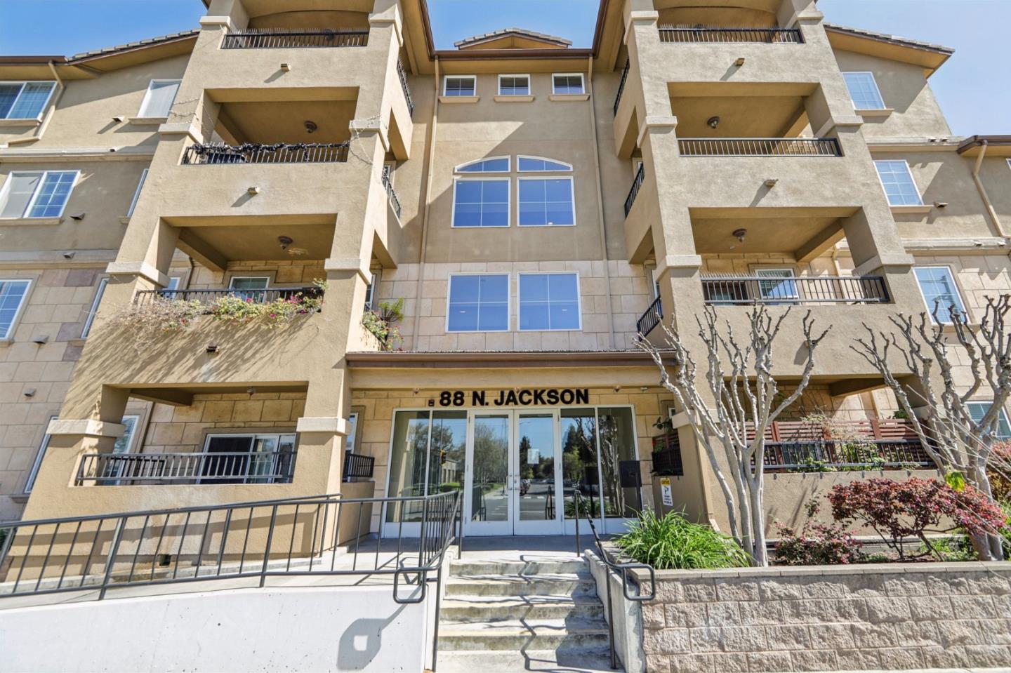 88 N Jackson AVE 415