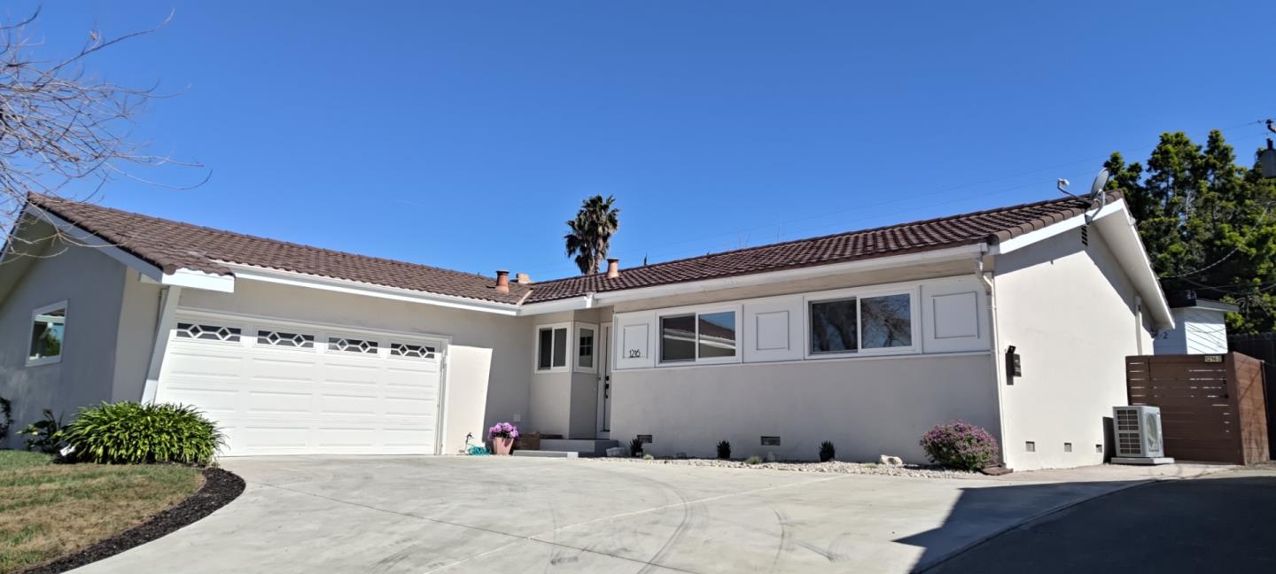 1216 Champagne LN - Interior