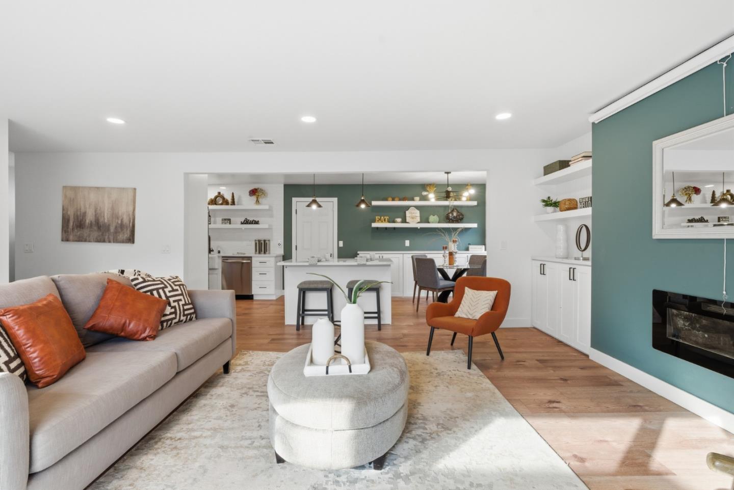 1216 Champagne LN - Living area