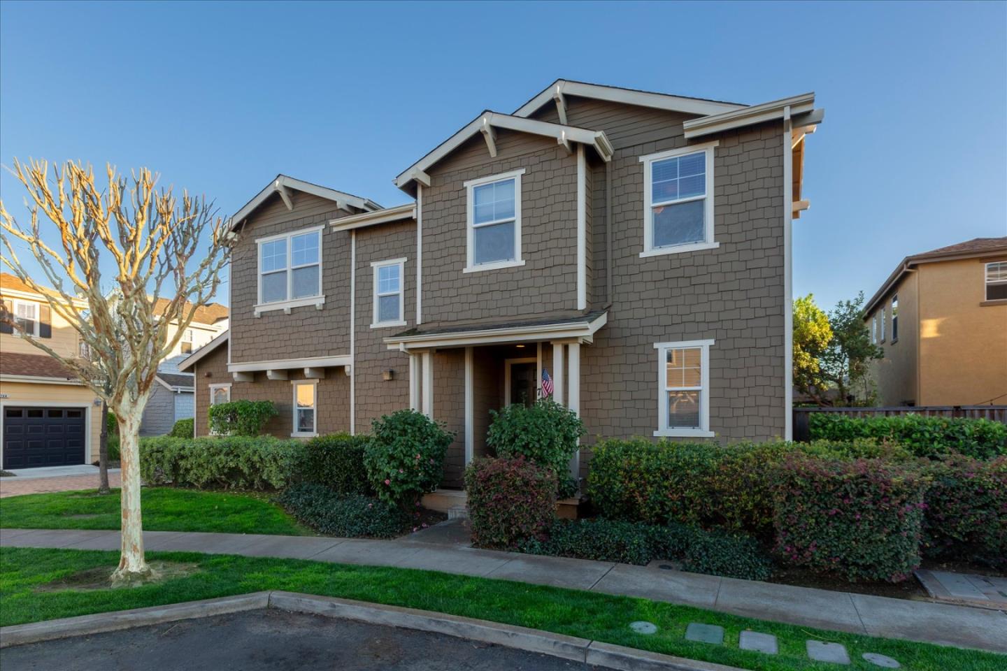 730 Tennyson DR - Living area