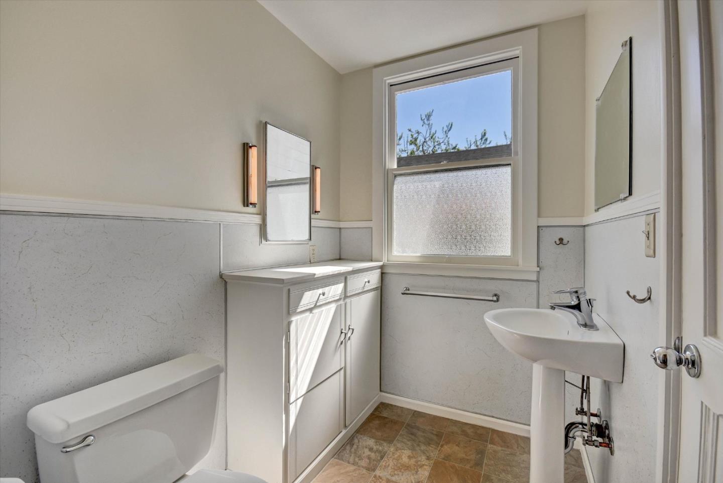 901 Sunnyvale Saratoga RD - Bathroom