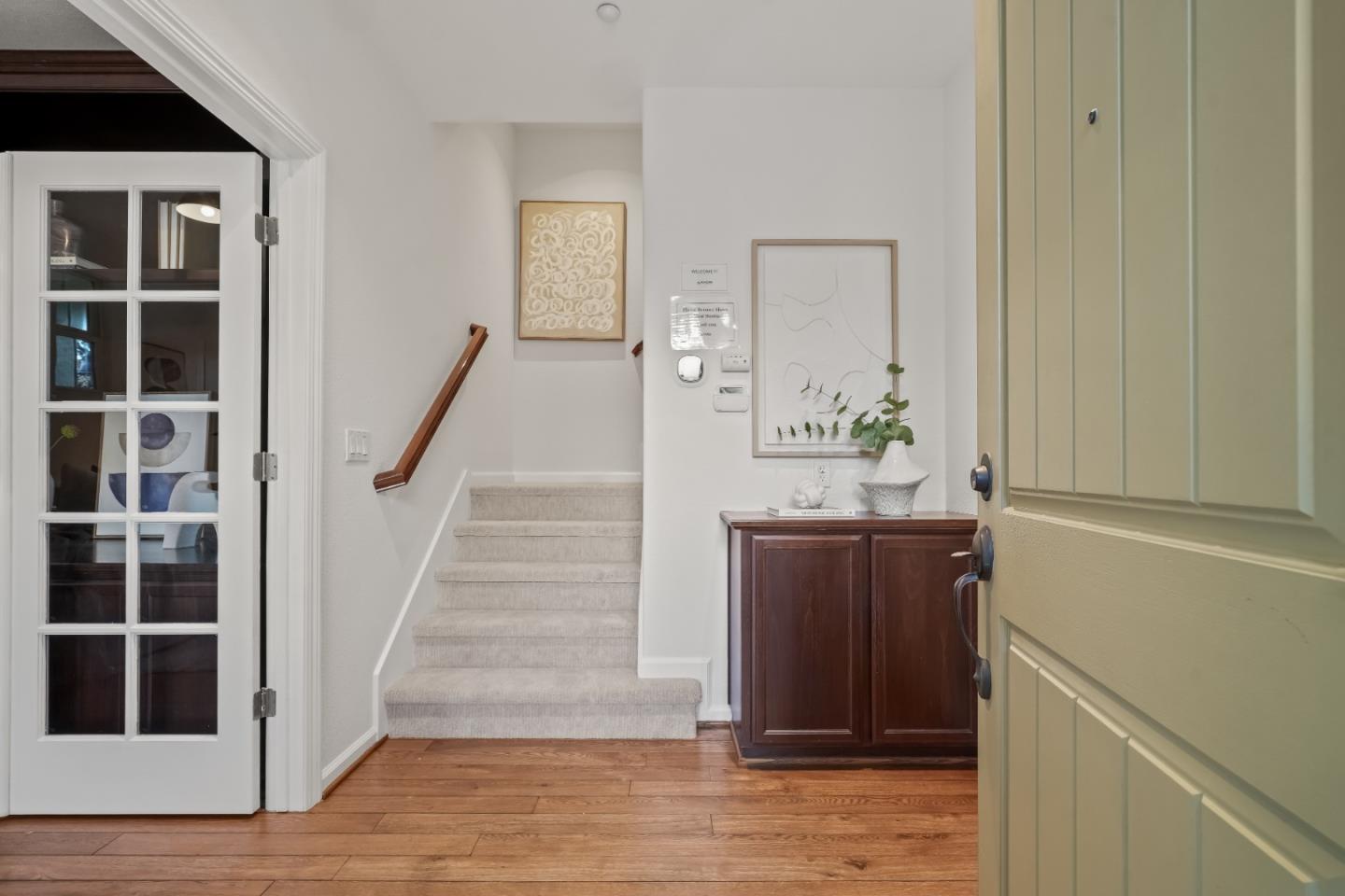 451 Chagall ST - Living area