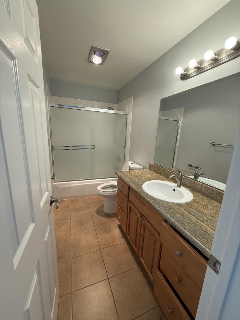 952 Kiely BLVD H - Living area
