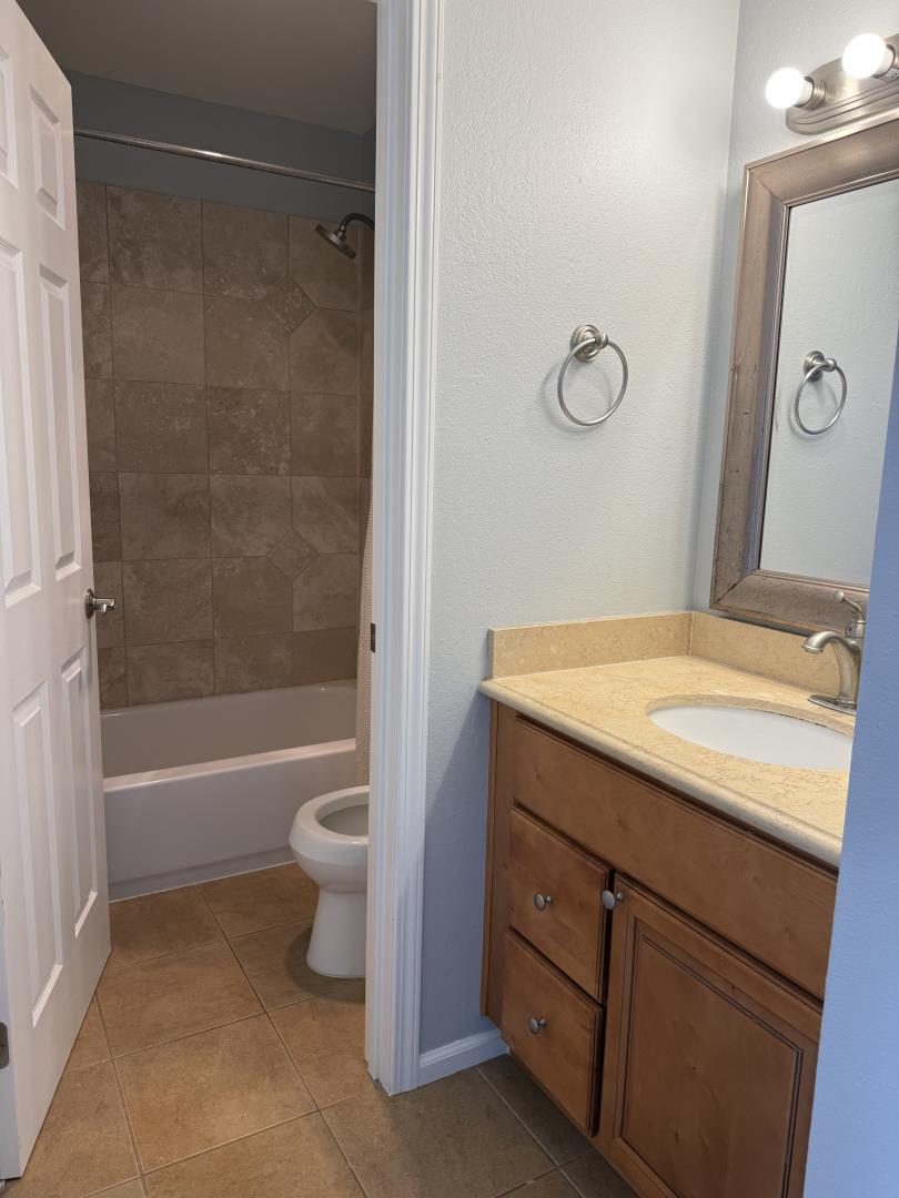 952 Kiely BLVD H - Bedroom