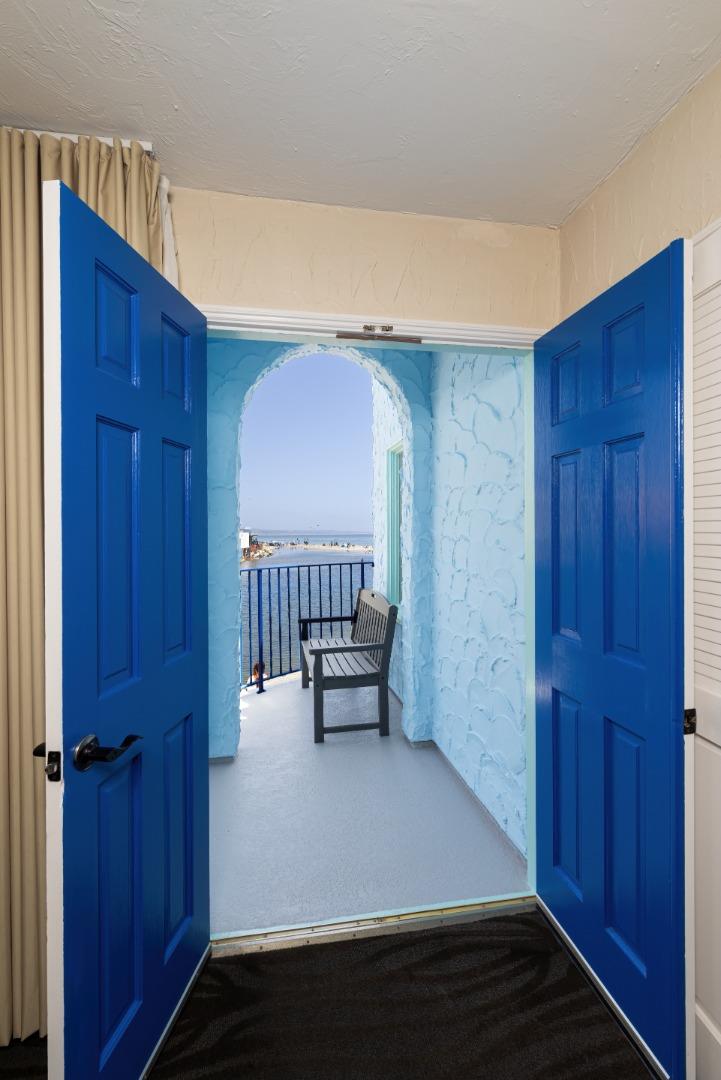 1500 Wharf RD - Kitchen