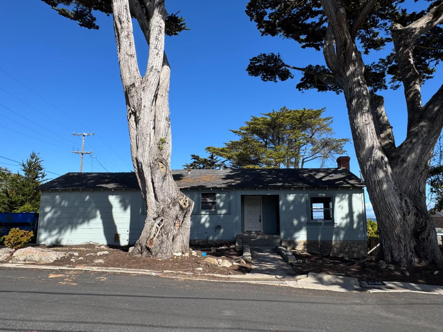 1046 Balboa AVE