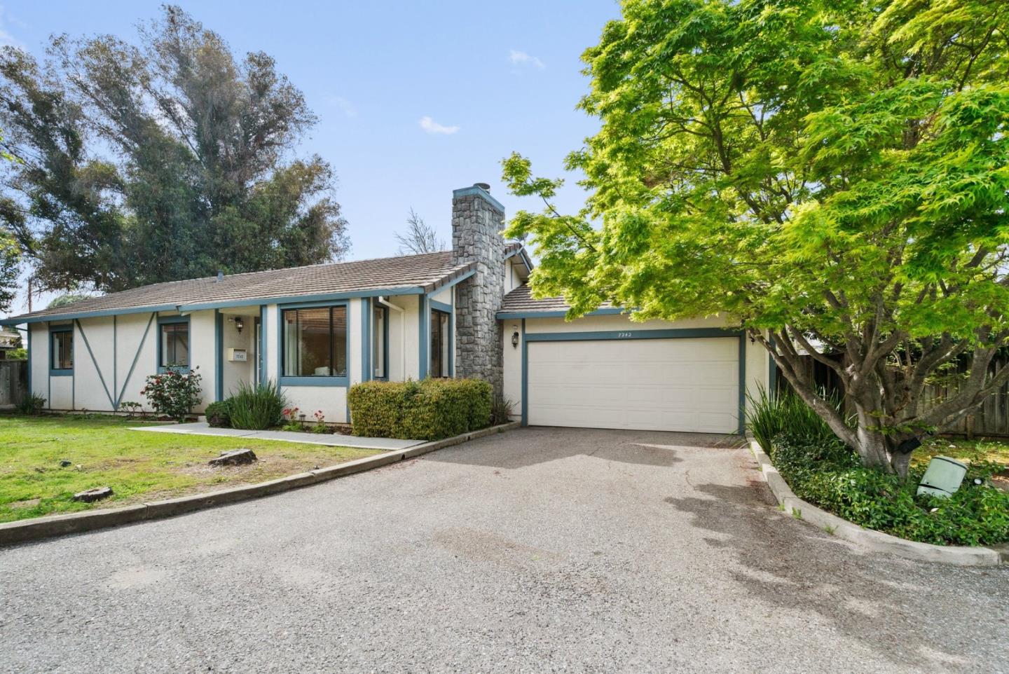 7242 Sharon DR